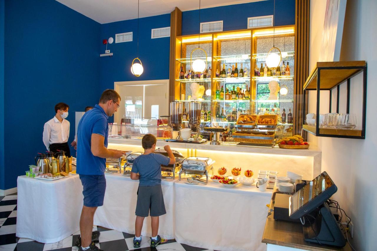 Newport Hotel Kutaisi Dış mekan fotoğraf